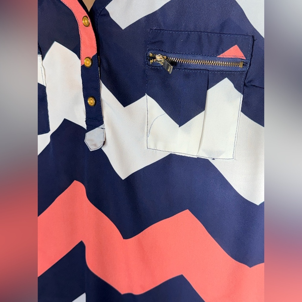 💥Rue21 Navy and Coral Chevron Blouse - Picture 4 of 5